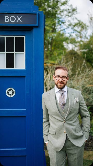 Not every wedding has a life-size TARDIS, but when it does, it quickly becomes everyone’s favourite photo backdrop. From fun group shots with your guests to unique couple portraits, this iconic blue box brought plenty of smiles, laughter and memories to Clare & Alan’s incredible day at Chaucer Barn.
We absolutely love seeing couples add personal touches that reflect who they are. Whether it’s a nod to a lifelong passion or something completely unexpected, it’s those details that make your wedding truly one of a kind.
Photography: @jasonmawephotography
Bespoke Props: @proposalweddinghire
Hair: @flamingoamyhair
Makeup: @hollieneve
Dress: @thebottomdrawerbridal
Table Décor: @banquetinghire_official
TARDIS: @official_dr_who
#ChaucerBarn #NorfolkWedding #NorfolkWeddingVenue #WeddingInspiration