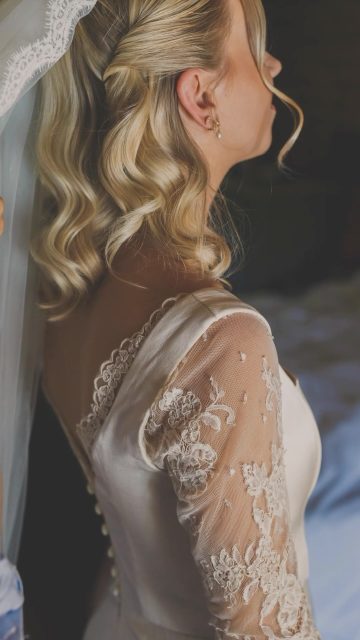 The wedding day begins here…
Our mezzanine is the perfect space for bridal preparations, with floor-to-ceiling windows overlooking the estate and beautiful natural light for hair and makeup. Add your favourite people, a glass of champagne, and those magical pre-ceremony moments, and you have the perfect start to your wedding day.
Photographer: @neilseniorphotography
Hair & makeup: @steffaniealexandrabridal
#ChaucerBarn #NorfolkWeddingVenue #BridalPrep #norfolkvenue #barnweddingvenue